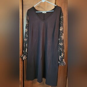 Elegant Black Floral Sleeve Dress